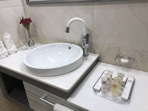 Apartment | Bathroom sink