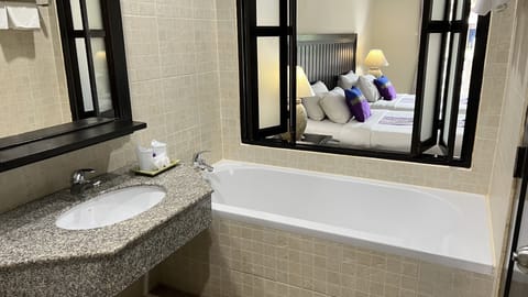 Separate tub and shower, hydromassage showerhead, hair dryer, towels
