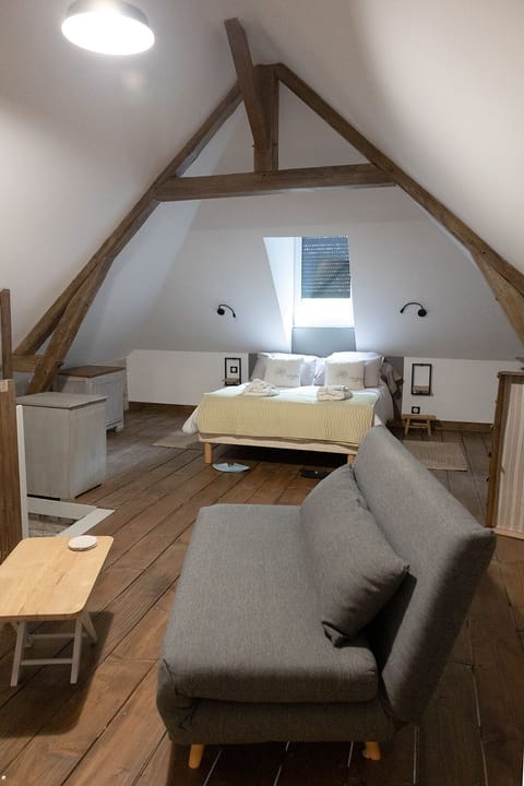 Honeymoon Loft | In-room safe, soundproofing, travel crib, free WiFi