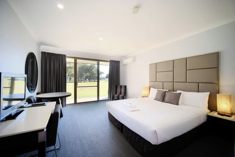 Executive Double Room | In-room safe, blackout drapes, soundproofing, iron/ironing board