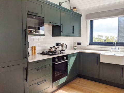 Fridge, microwave, stovetop, electric kettle