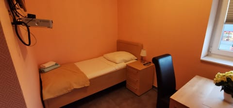 Economy Single Room | Soundproofing, free WiFi