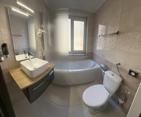 Double or Twin Room | Bathroom | Shower, hair dryer, towels