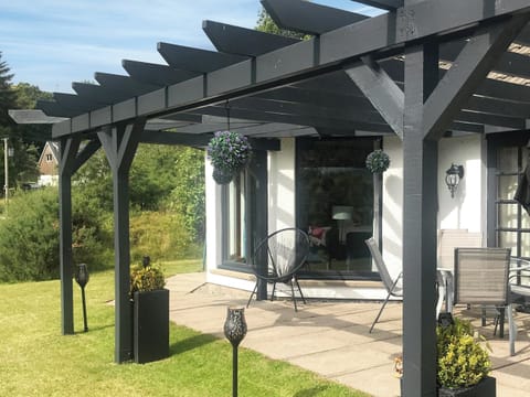 Sitting-out-area with garden furniture | Cushendall House, Banavie, near Fort William