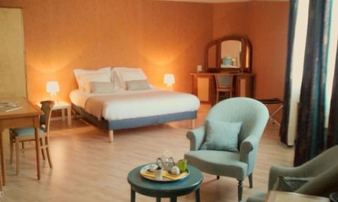 Superior Double Room, Jetted Tub | Desk, blackout drapes, soundproofing, iron/ironing board