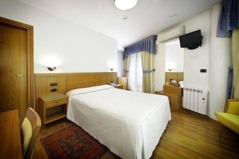 Standard Double Room Single Use | Premium bedding, minibar, in-room safe, desk