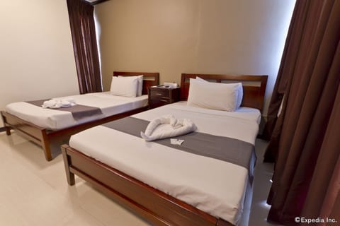 Deluxe Room, 1 King Bed | Desk, rollaway beds, free WiFi, bed sheets