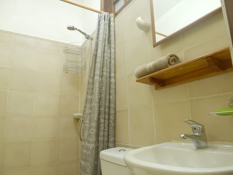 Classic Double Room | Bathroom | Shower, towels, soap, toilet paper