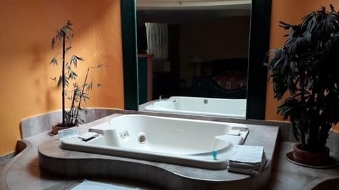 Superior Room, Hot Tub | Private spa tub