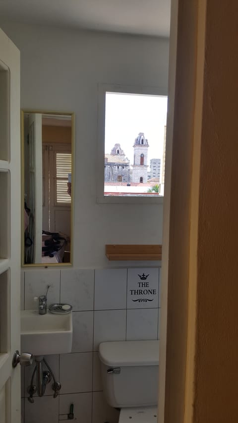 Panoramic Room | Bathroom | Shower, free toiletries, hair dryer, towels