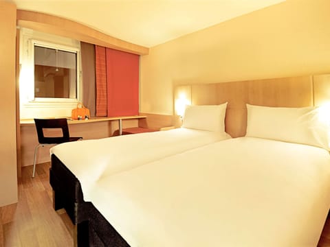 Standard Room, 2 Twin Beds | Minibar, in-room safe, desk, soundproofing