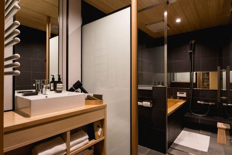 Deluxe Double or Twin Room, Non Smoking (Hanami) | Bathroom | Separate tub and shower, deep soaking tub, free toiletries, hair dryer