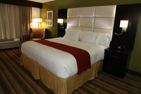 Standard Room, 2 Queen Beds, Accessible (Comm, Tub) | Egyptian cotton sheets, premium bedding, pillowtop beds, desk