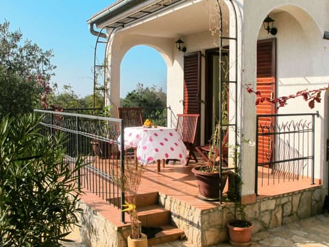 Property, Building, Real Estate, House, Arch, Architecture, Porch, Residential Area, Home, Balcony