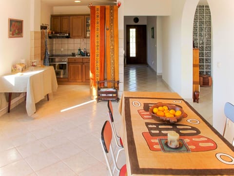 Property, Room, Interior Design, Building, Floor, House, Furniture, Real Estate, Table, Suite