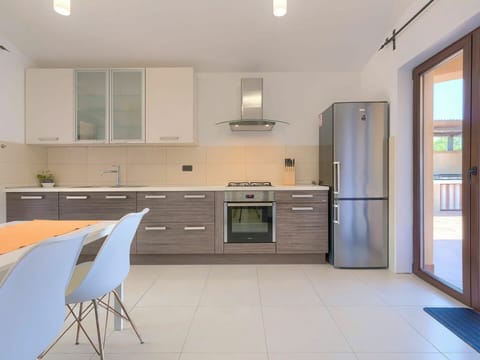 Cabinetry, Countertop, Building, Furniture, Kitchen Stove, Kitchen, Tap, Drawer, Kitchen Appliance, Wood