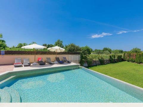 Water, Sky, Property, Swimming Pool, Plant, Azure, Rectangle, Building, Cloud, Shade
