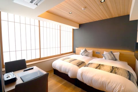 Superior Twin Room | In-room safe, desk, free WiFi, bed sheets