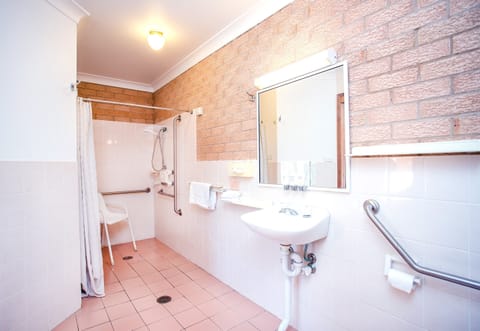 Accessible Twin Room (1 Queen and 1 Single Bed) | Bathroom | Shower, free toiletries, hair dryer, towels