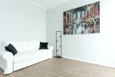 Apartment (New York) | Living area | 43-inch flat-screen TV with premium channels, Smart TV, Netflix
