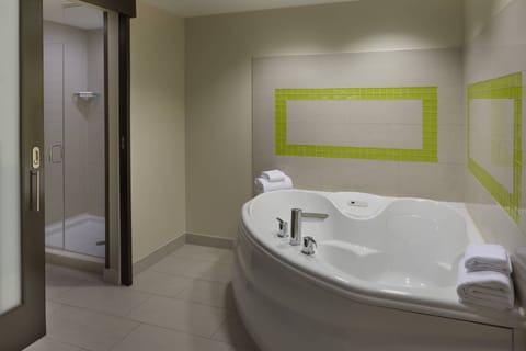 Suite, 1 King Bed | Bathroom | Free toiletries, hair dryer, towels, soap