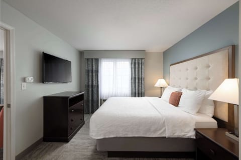Suite, Non Smoking | Premium bedding, down comforters, Select Comfort beds, desk