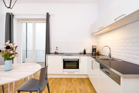 Two-Bedroom Apartment with Terrace | Private kitchen | Fridge, oven, stovetop, dishwasher