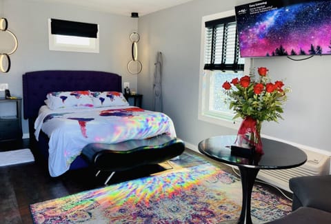 Standard Studio, 1 Queen Bed, Non Smoking (Deluxe Studio Queen) | Premium bedding, Tempur-Pedic beds, in-room safe, individually decorated