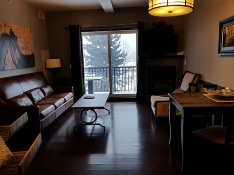 Luxury Condo, 2 Bedrooms, Balcony, Mountain View | Living room | 40-inch flat-screen TV with cable channels, TV, fireplace