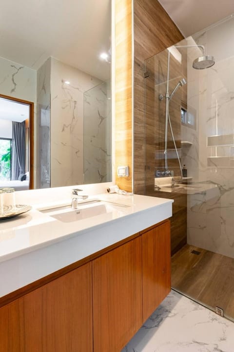 2 Bedrooms Pool Access Villa | Bathroom | Shower, hair dryer, bidet, towels