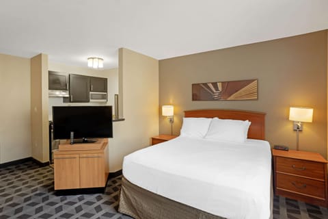 Suite, 1 Queen Bed, Non Smoking | Iron/ironing board, free WiFi, bed sheets