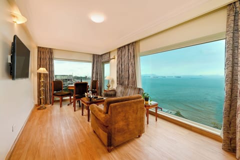 Suite, 1 King Bed, Sea View | Premium bedding, minibar, in-room safe, desk