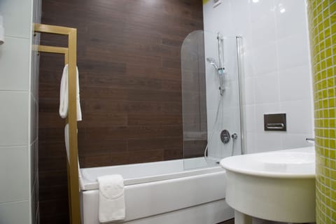 Standard Double or Twin Room | Bathroom | Free toiletries, hair dryer, slippers, towels