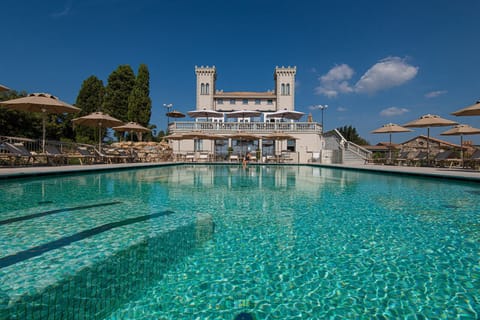 Seasonal outdoor pool, pool umbrellas, sun loungers