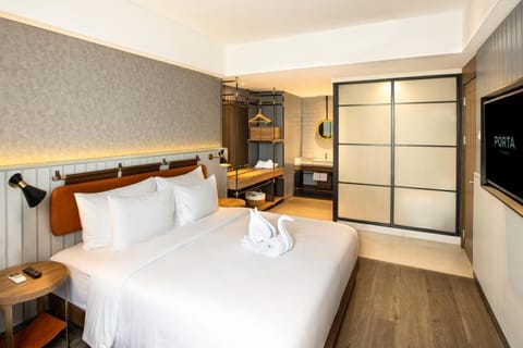 Suite Double Room (Breakfast) | Minibar, in-room safe, desk, soundproofing