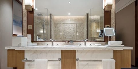 Superior Twin Room | Bathroom sink