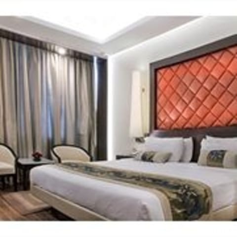 Executive Twin Bed Room | Minibar, in-room safe, desk, free WiFi