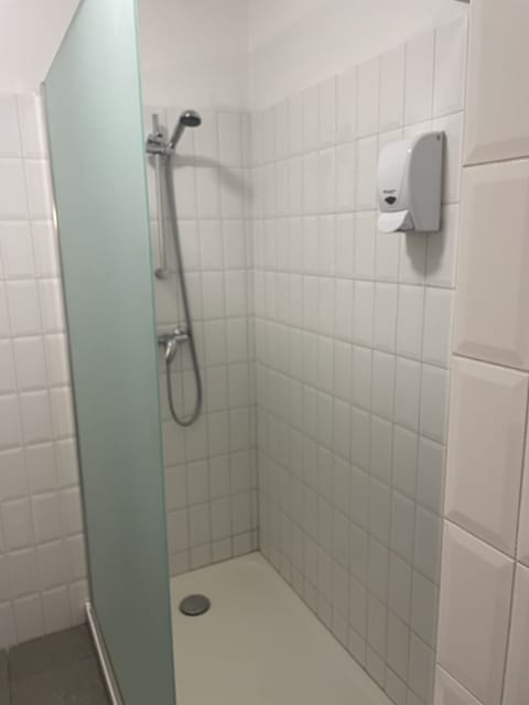 Quadruple Room | Bathroom | Free toiletries, hair dryer, towels