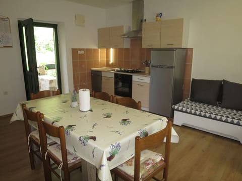 Water, Sky, Property, Plant, Building, Cloud, Swimming Pool, Tree, Residential Area, Grass