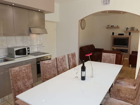 Plumbing Fixture, Shower Bar, Shower Head, Shower Door, Bathroom, Shower, Shower Panel