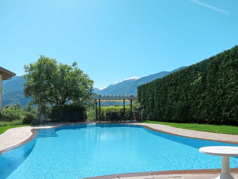 Water, Sky, Daytime, Plant, Swimming Pool, Blue, Shade, Rectangle, Tree, Outdoor Furniture