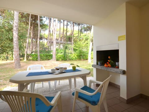 Table, Property, Furniture, Picture Frame, Azure, Cabinetry, Window, Couch, Wood, Lighting