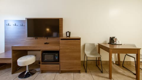 Deluxe Single Queen Accessible | Desk, laptop workspace, iron/ironing board, free WiFi