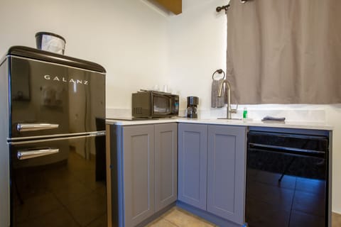 Sedona Kitchenette Two Queens | Desk, laptop workspace, iron/ironing board, free WiFi