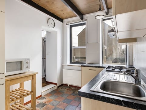 Kitchen Sink, Tap, Sink, Property, Plumbing Fixture, Cabinetry, Building, Countertop, Wood, Kitchen