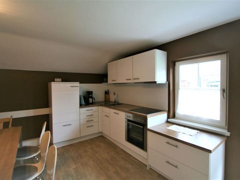 Countertop, Cabinetry, Furniture, Property, Building, Kitchen Appliance, Chair, Kitchen, Drawer, Kitchen Stove