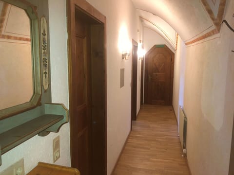 Wood, Floor, Building, Flooring, Hall, Real Estate, Ceiling, House, Hardwood