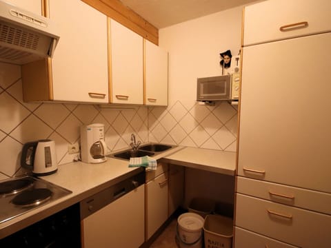 Kitchen, Kitchen Appliance, Countertop, Major Appliance, Wood, Interior Design, Furniture, Cabinetry, Flooring, Kitchen Sink