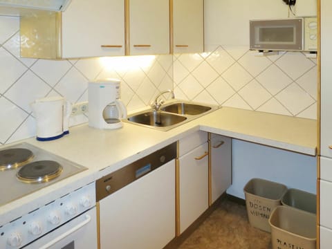 Countertop, Property, Room, Kitchen, Cabinetry, Furniture, Tile, Interior Design, Building, House