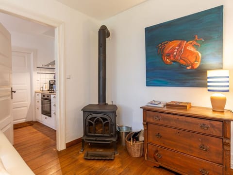 Furniture, Cabinetry, Building, Wood, Comfort, Drawer, Interior Design, Picture Frame, Lighting, Floor